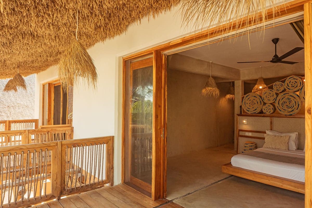 Studio with Balcony - Image 4